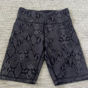 DKNY Sport snakeskin print 8 inch biker shorts